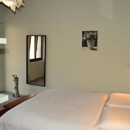 Apartment Stefania 2 *